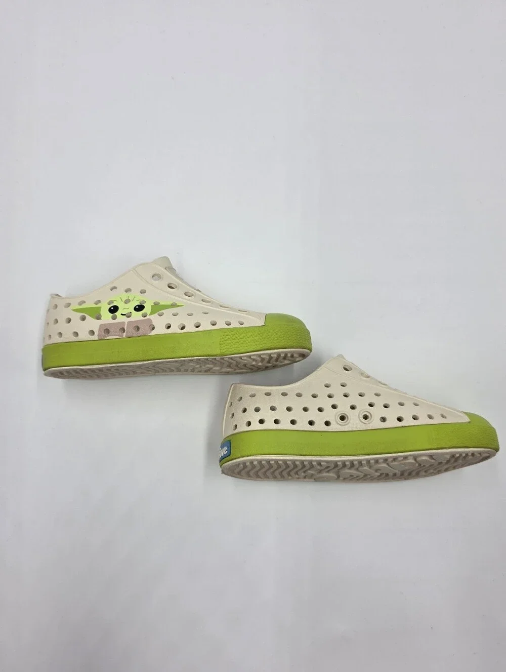 Native x Star Wars toddler Grogu water shoes size 7